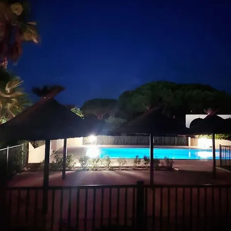 Mezzanine Piscine Presqu'ile De Giens Hyeres