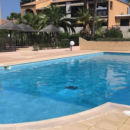 Mezzanine Piscine Presqu'ile De Giens Hyeres