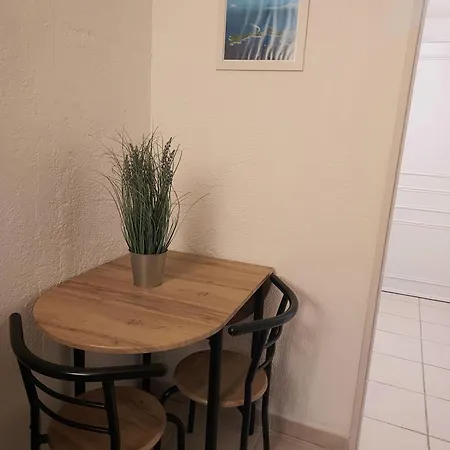 Mezzanine Piscine Presqu'ile De Giens 耶尔